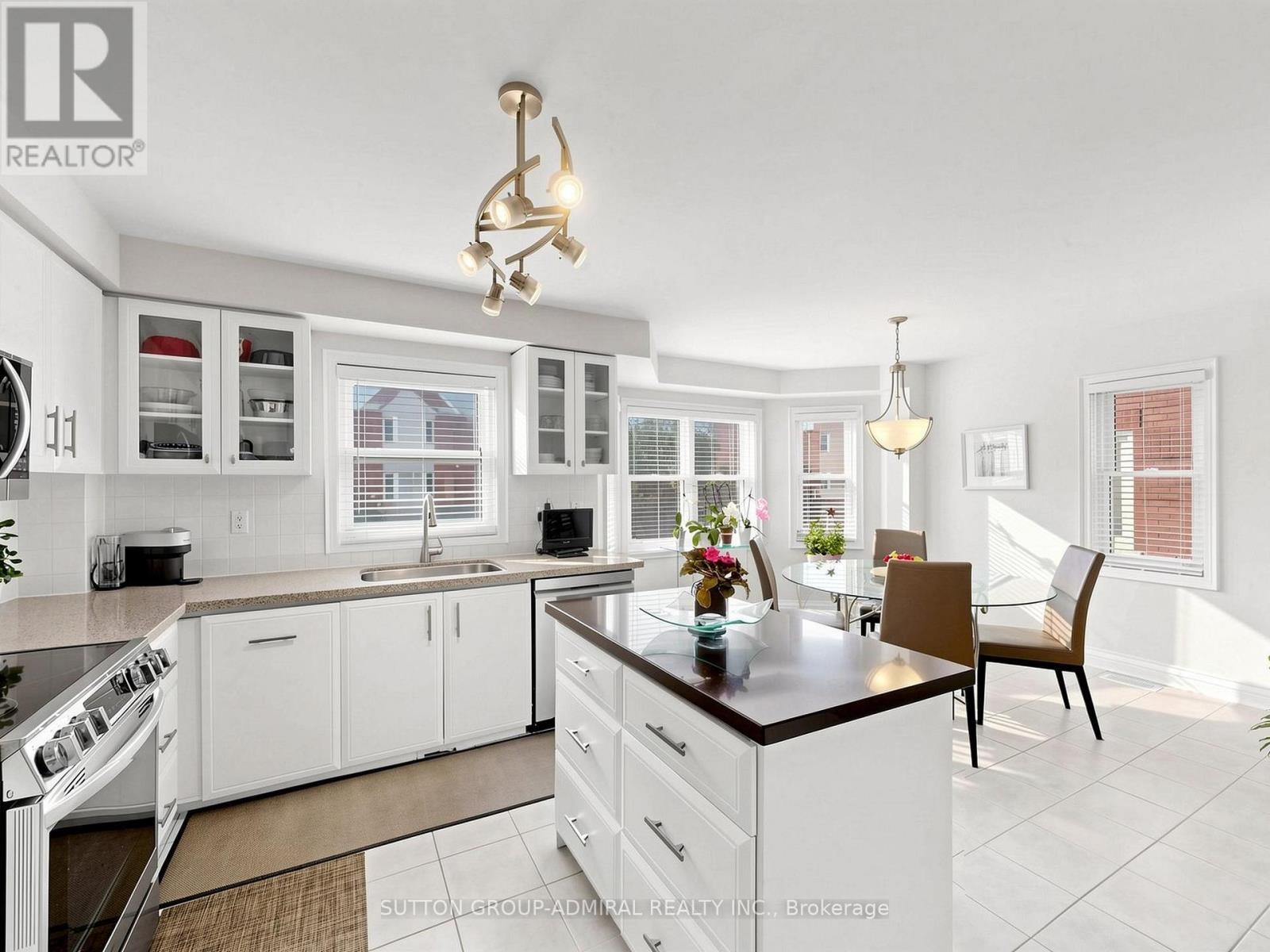 105 - 105 Leah Crescent, Vaughan, ON
