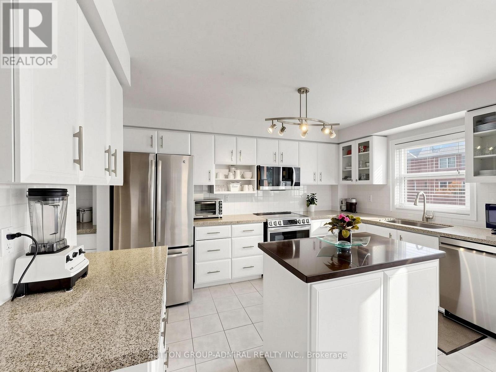 105 - 105 Leah Crescent, Vaughan, ON