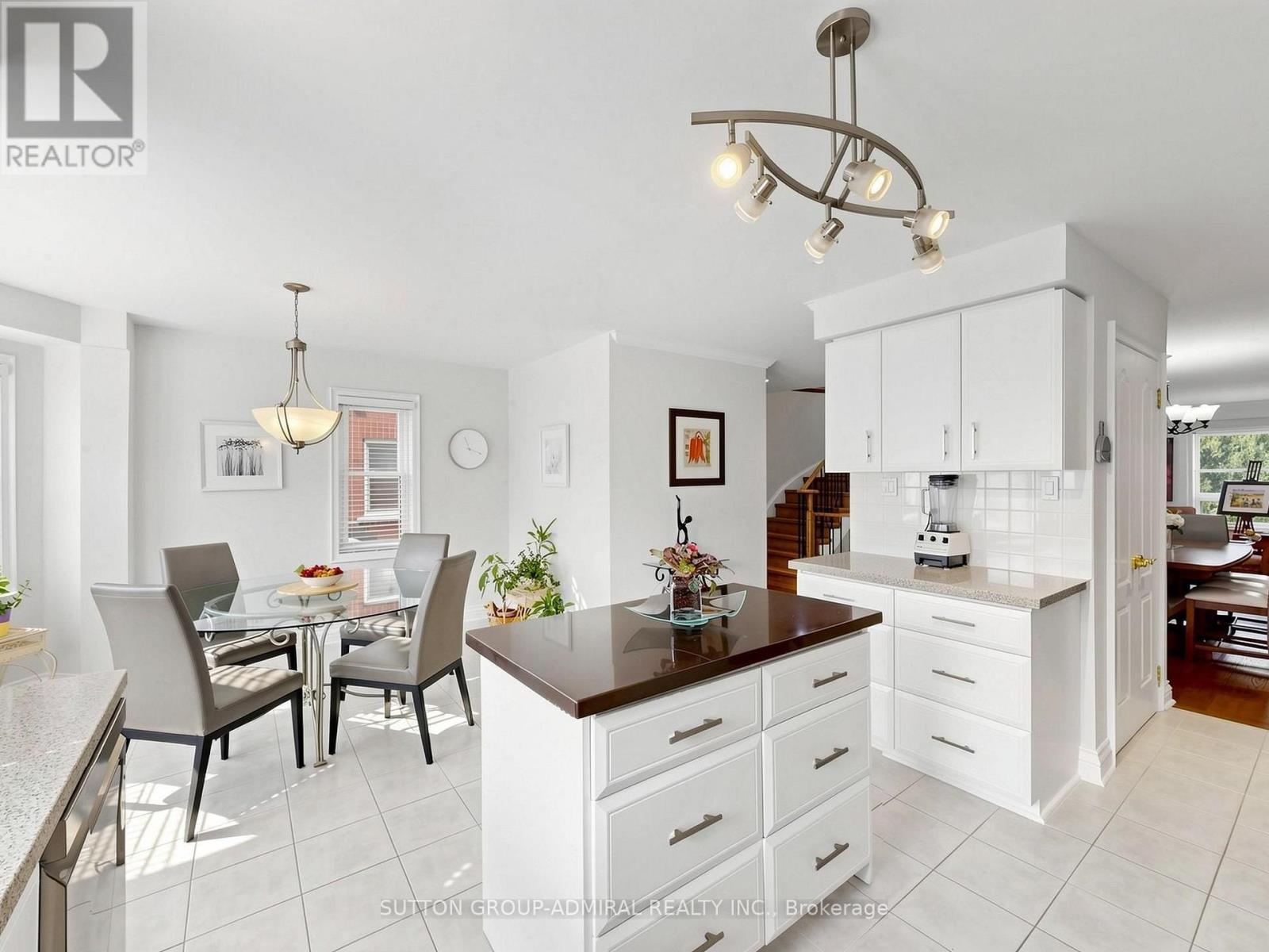 105 - 105 Leah Crescent, Vaughan, ON