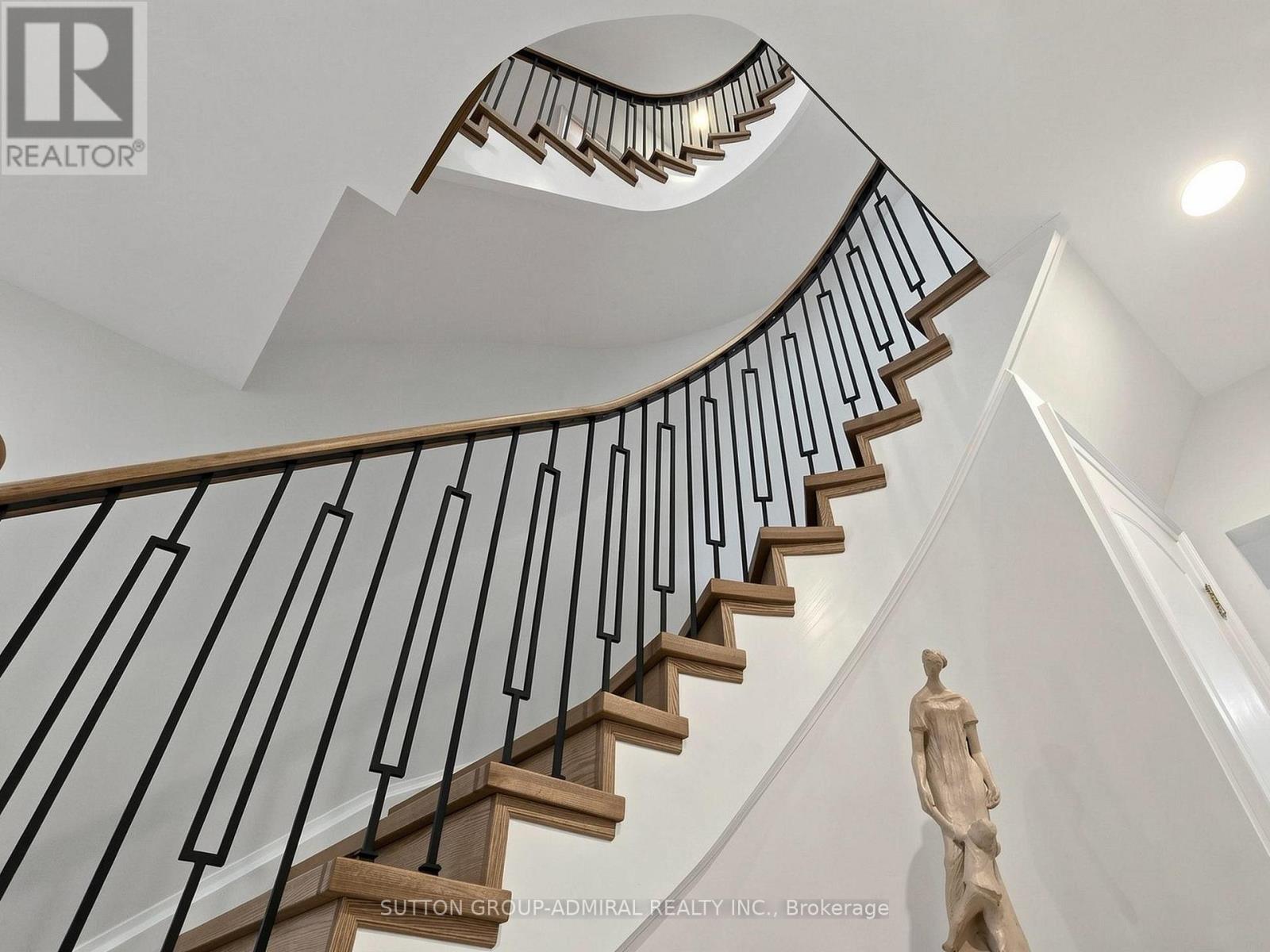 105 - 105 Leah Crescent, Vaughan, ON