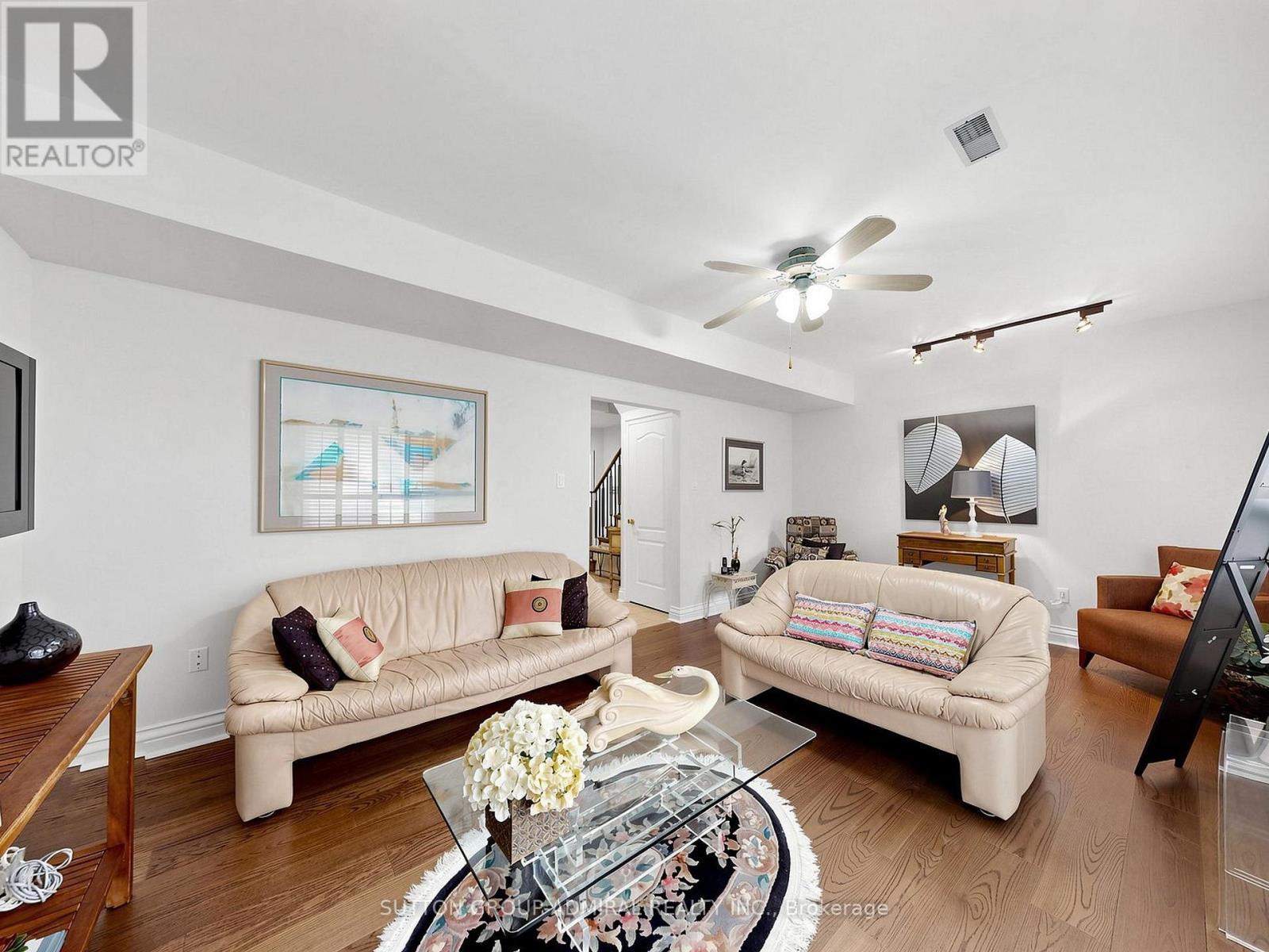 105 - 105 Leah Crescent, Vaughan, ON