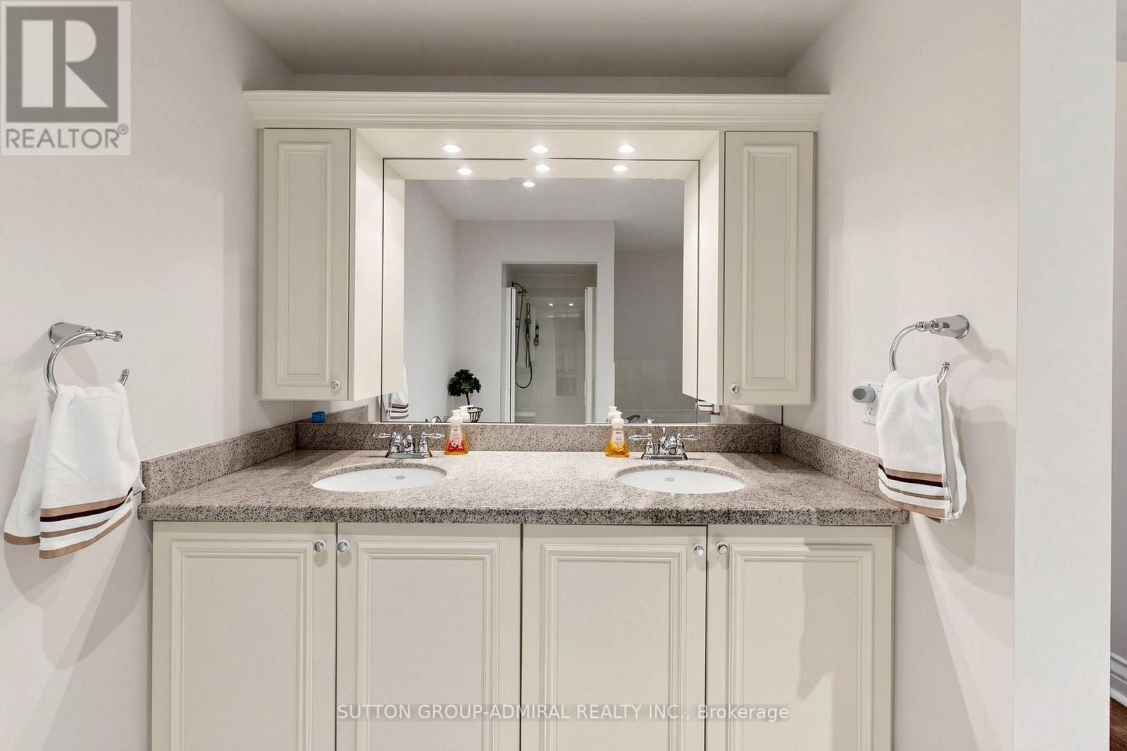 105 - 105 Leah Crescent, Vaughan, ON