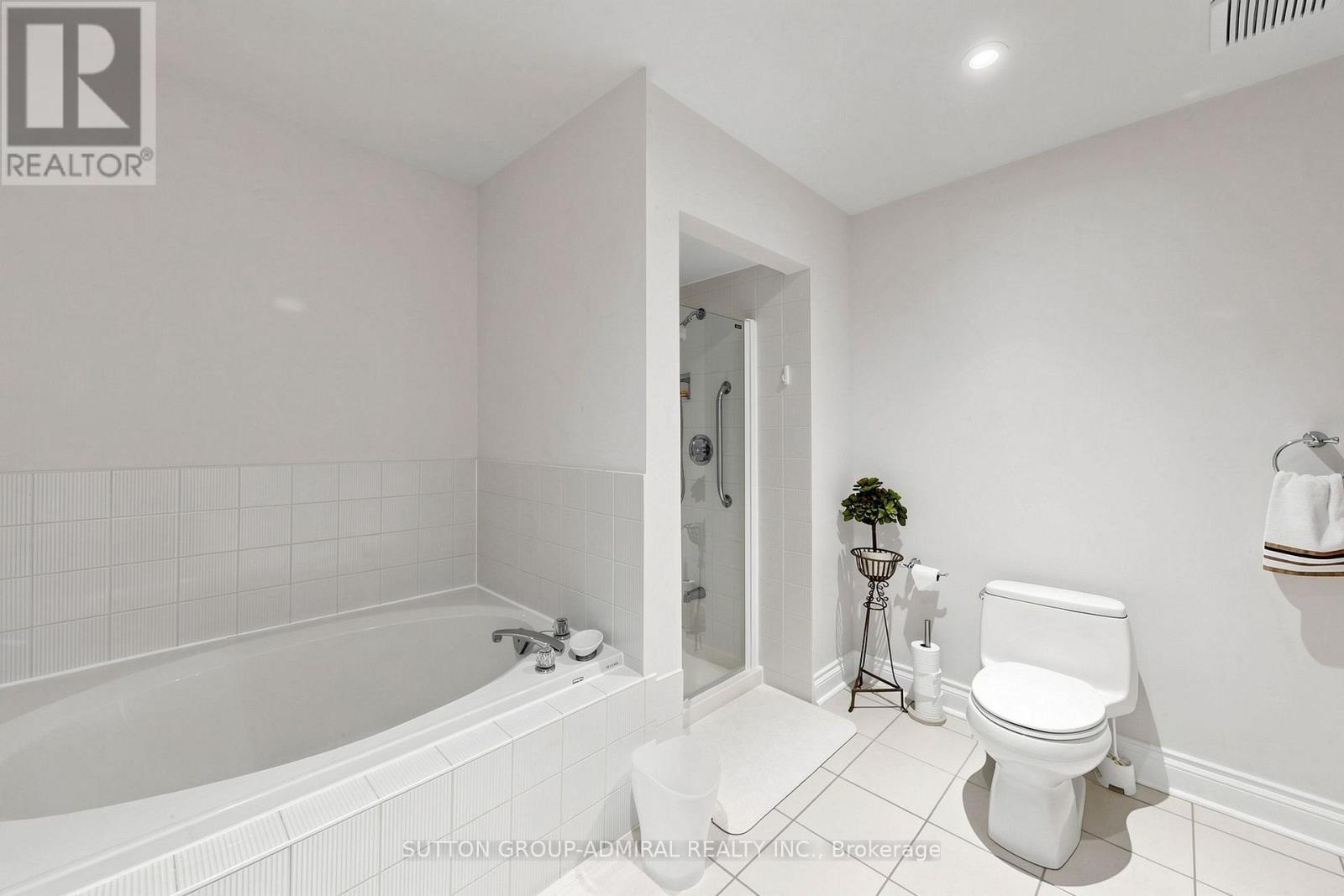 105 - 105 Leah Crescent, Vaughan, ON