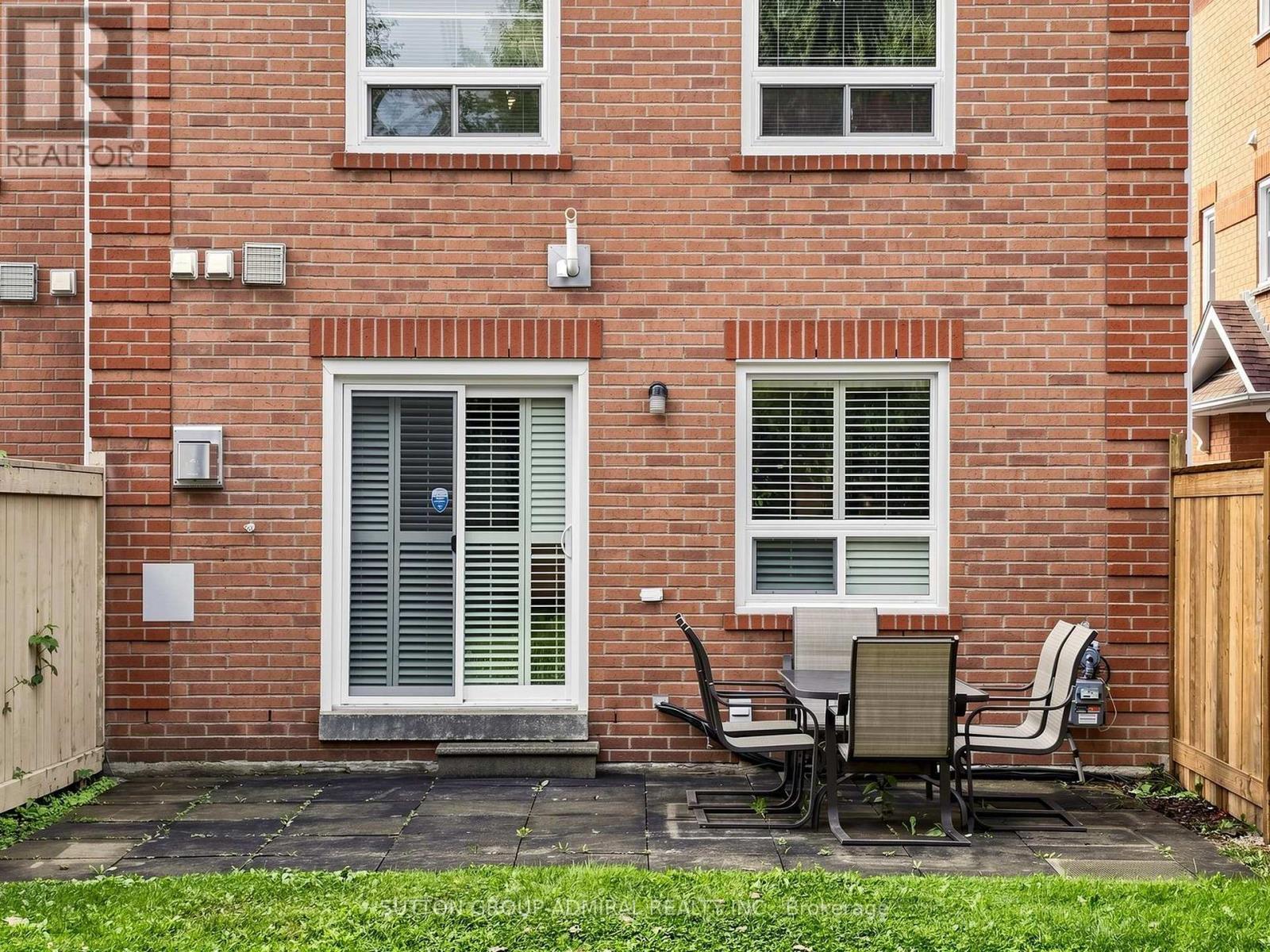 105 - 105 Leah Crescent, Vaughan, ON