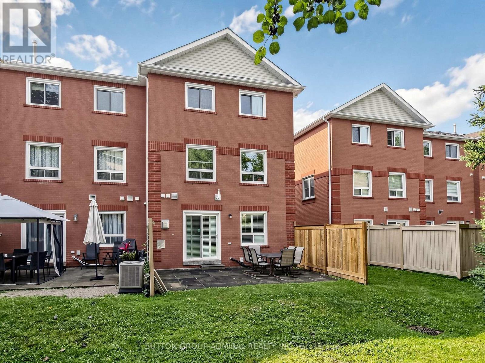 105 - 105 Leah Crescent, Vaughan, ON