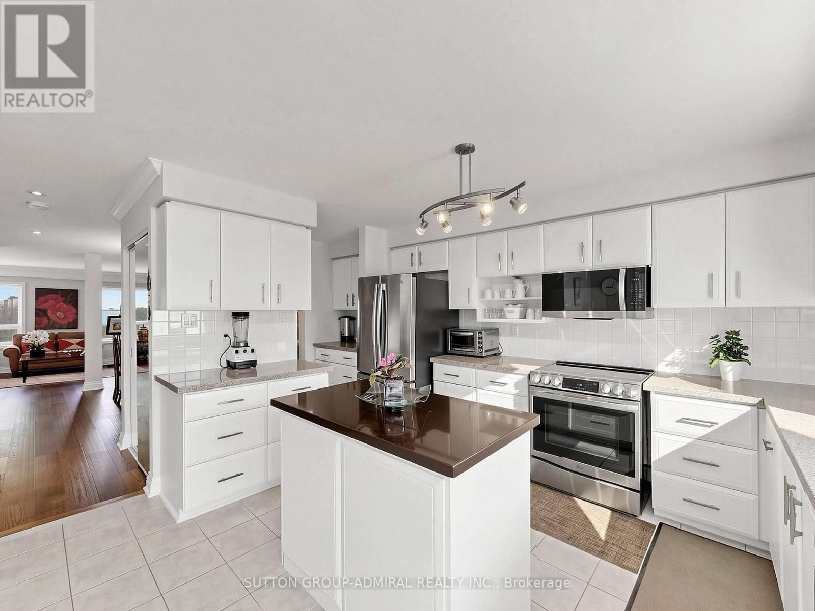 105 - 105 Leah Crescent, Vaughan, ON