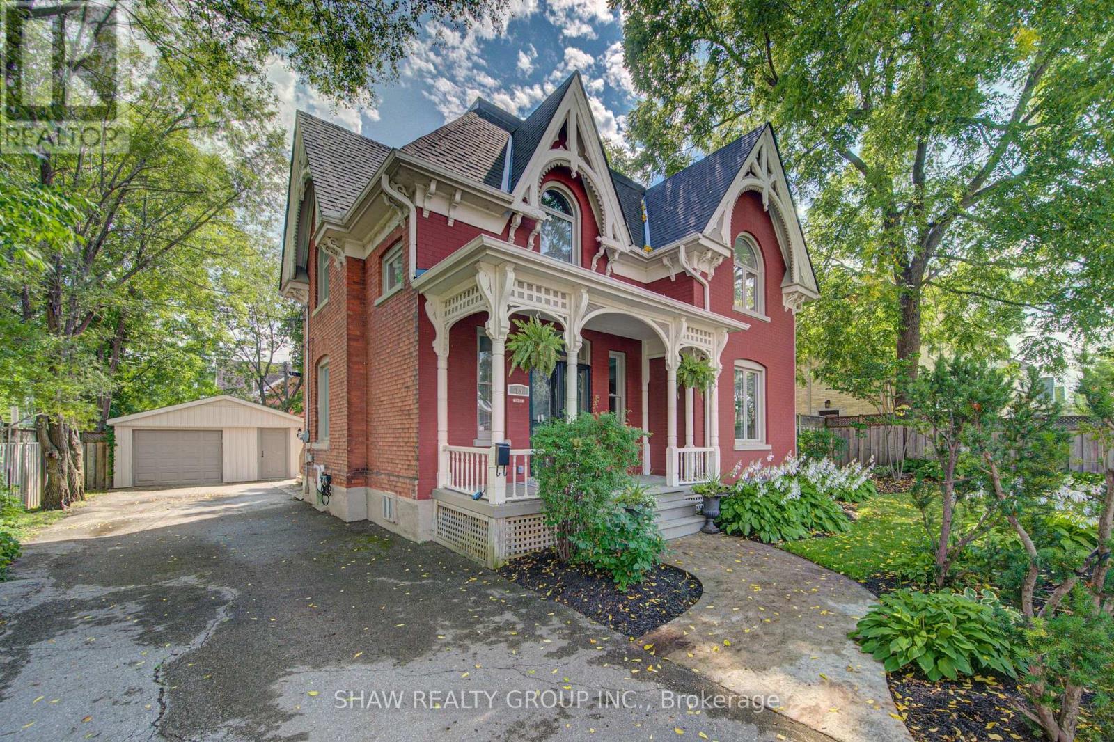 15 Gilholm Avenue, Cambridge, ON