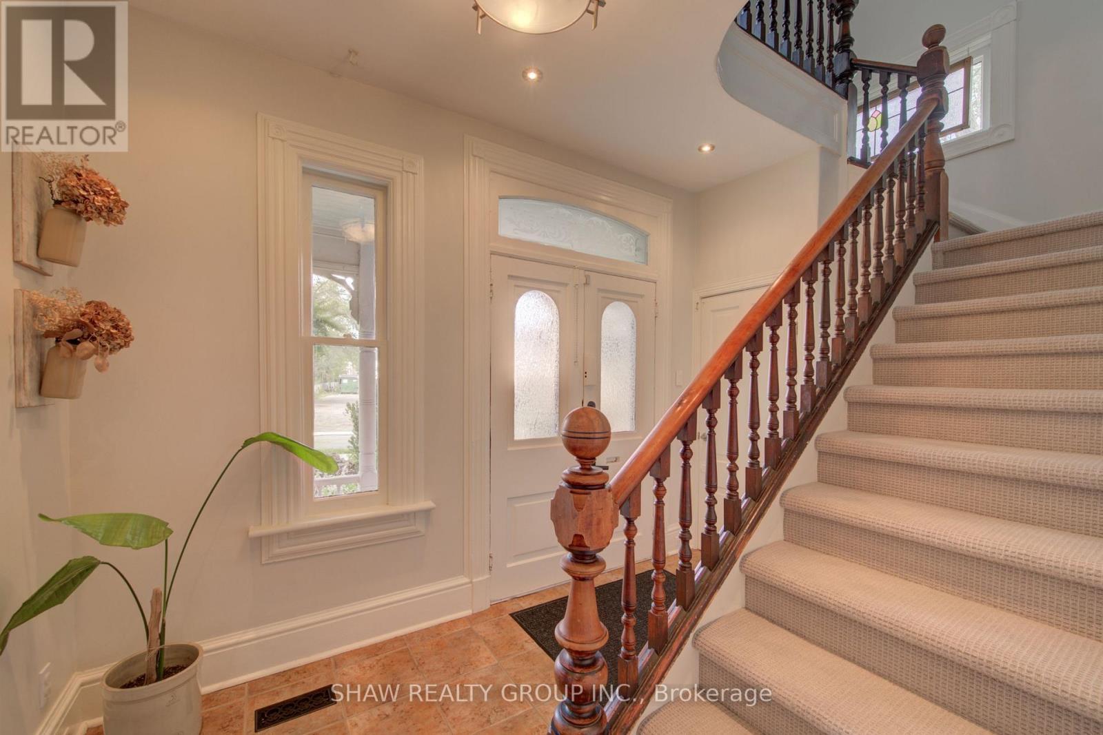 15 Gilholm Avenue, Cambridge, ON