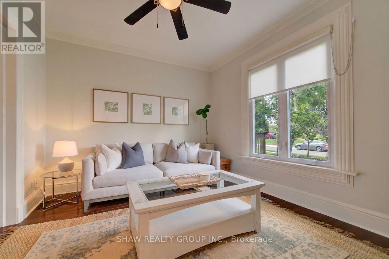 15 Gilholm Avenue, Cambridge, ON