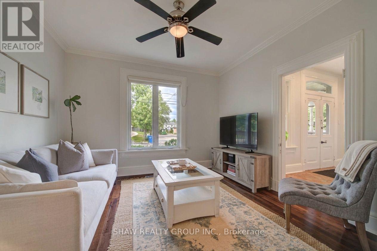 15 Gilholm Avenue, Cambridge, ON