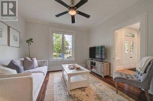 15 Gilholm Avenue, Cambridge, ON 