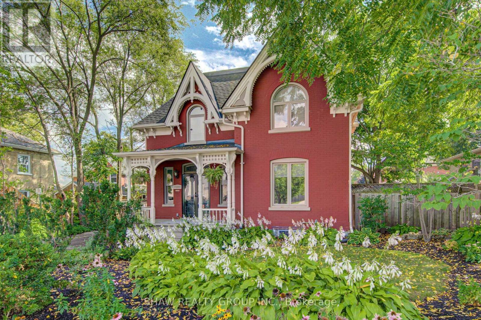 15 Gilholm Avenue, Cambridge, ON