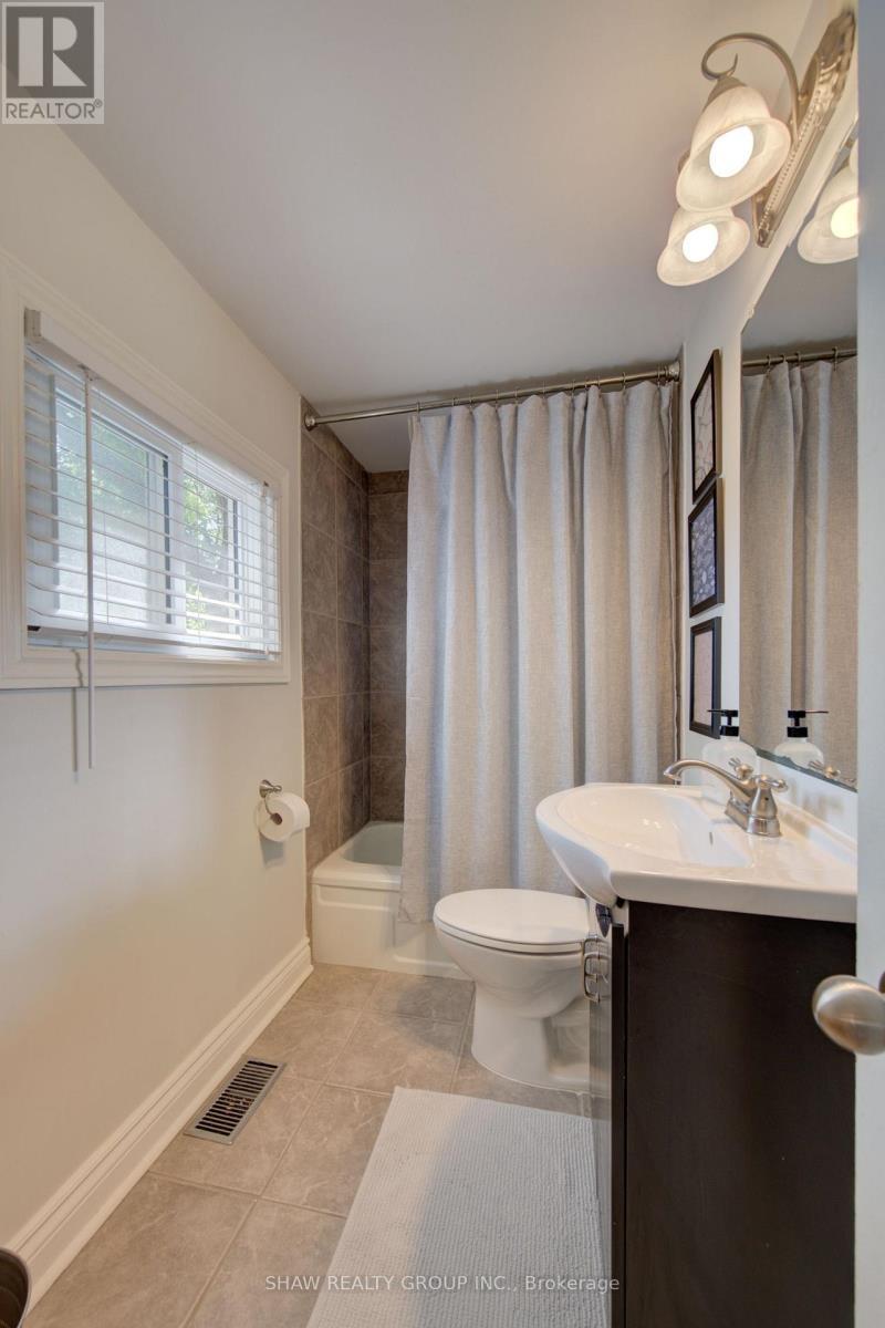 15 Gilholm Avenue, Cambridge, ON