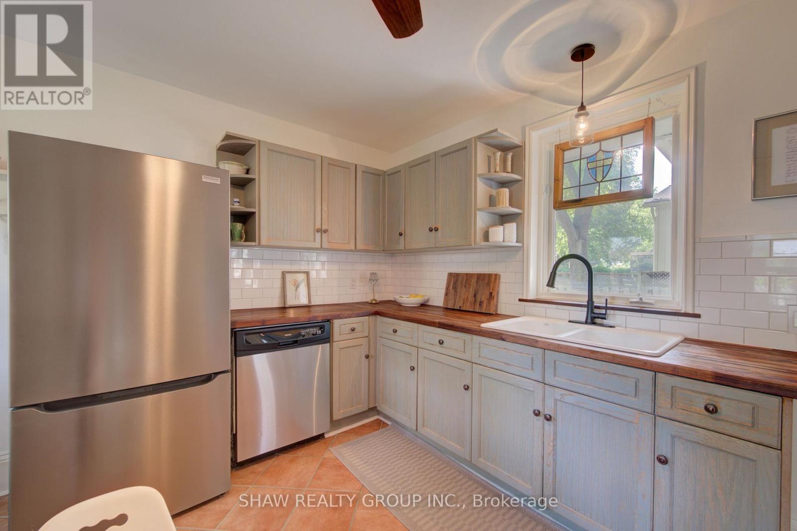 15 Gilholm Avenue, Cambridge, ON
