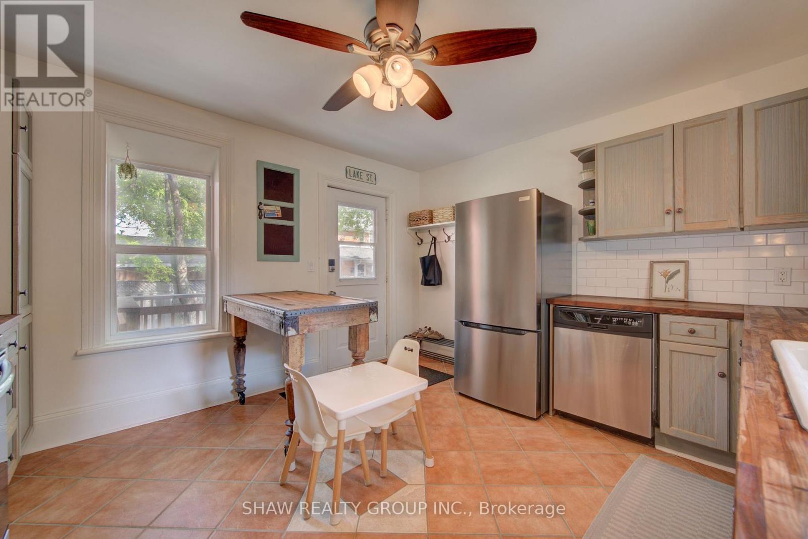 15 Gilholm Avenue, Cambridge, ON