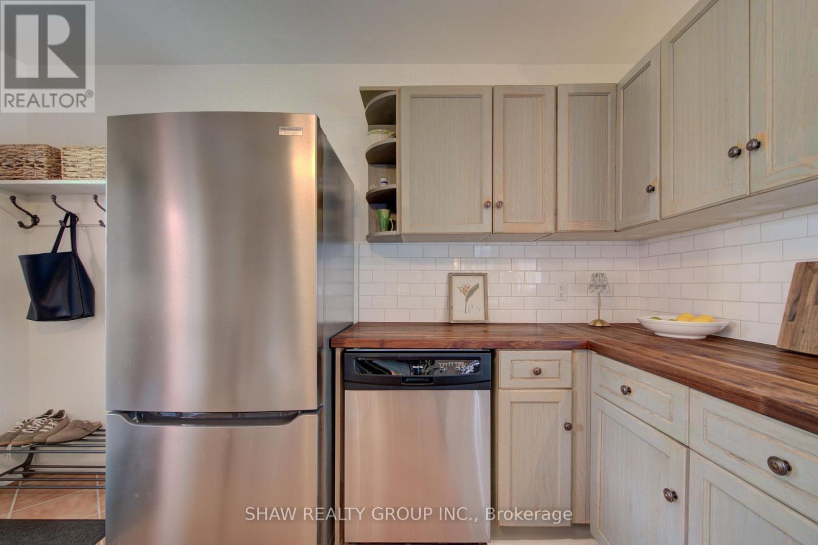 15 Gilholm Avenue, Cambridge, ON