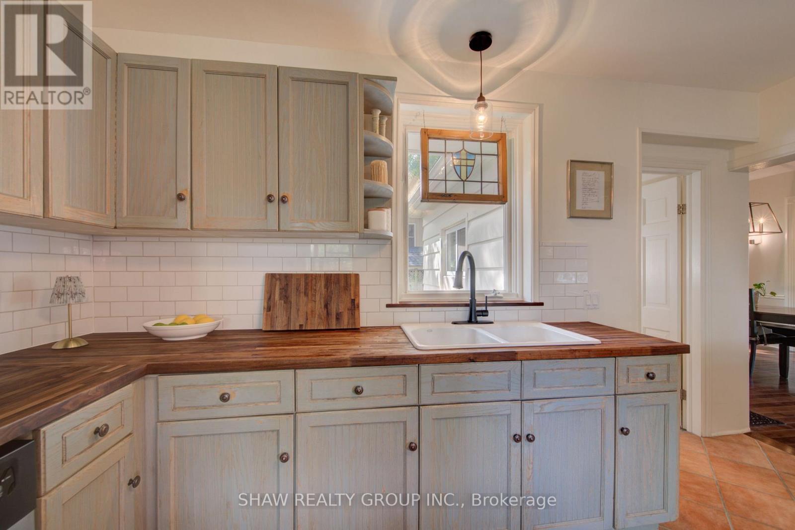 15 Gilholm Avenue, Cambridge, ON