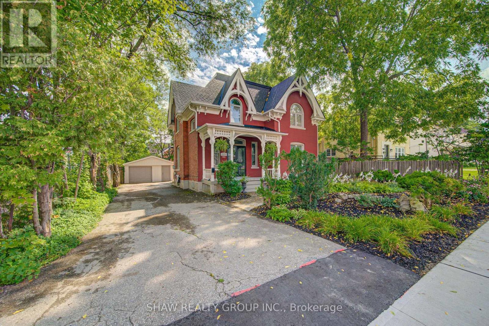 15 Gilholm Avenue, Cambridge, ON