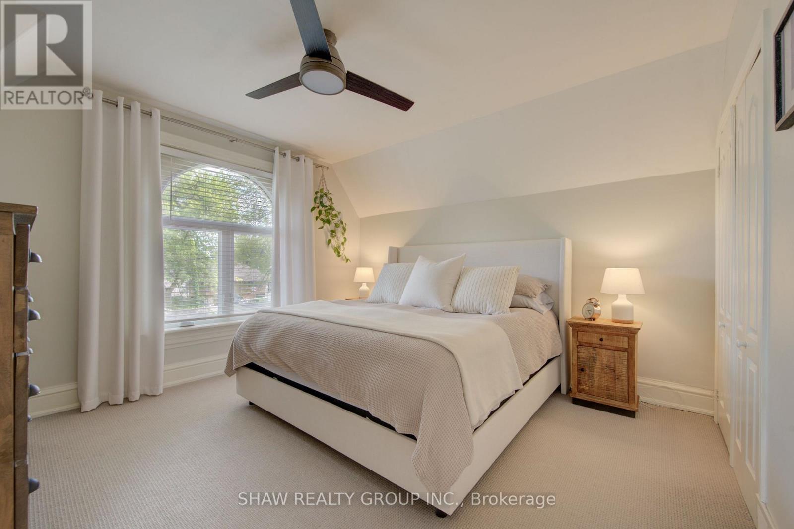 15 Gilholm Avenue, Cambridge, ON