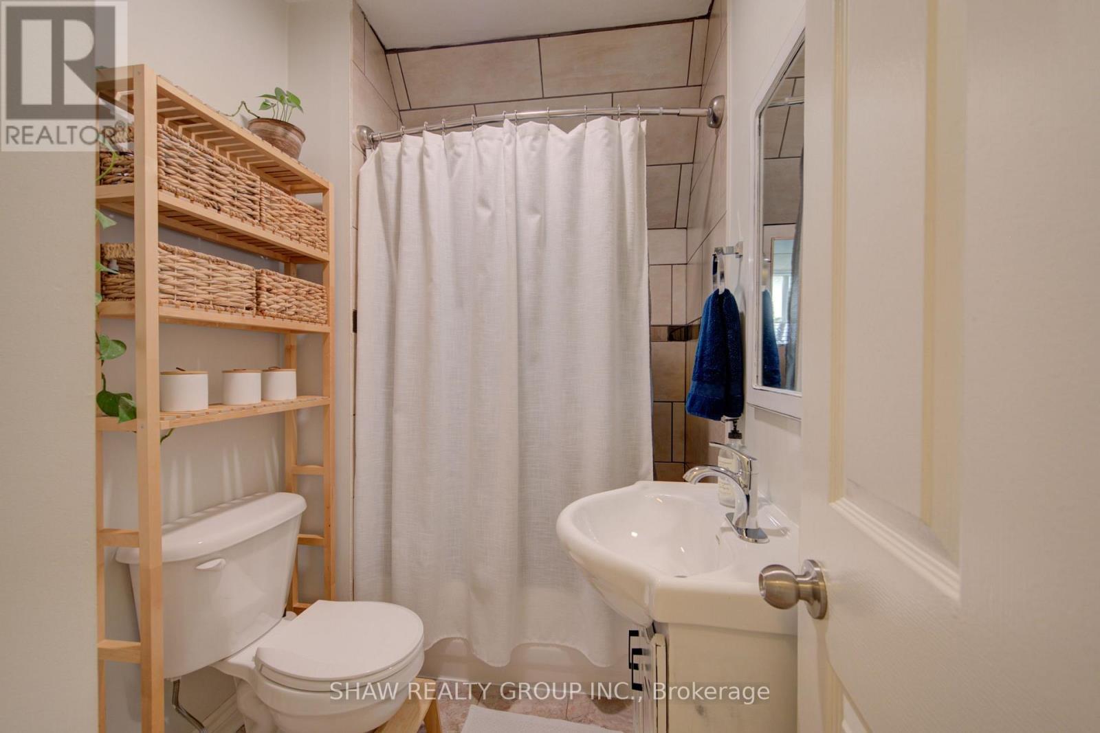 15 Gilholm Avenue, Cambridge, ON