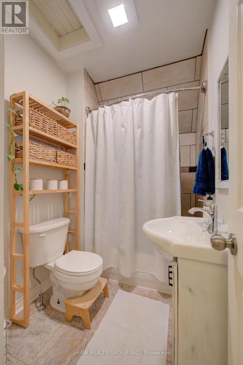 15 Gilholm Avenue, Cambridge, ON
