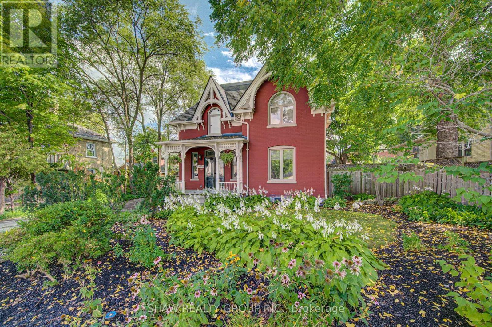 15 Gilholm Avenue, Cambridge, ON