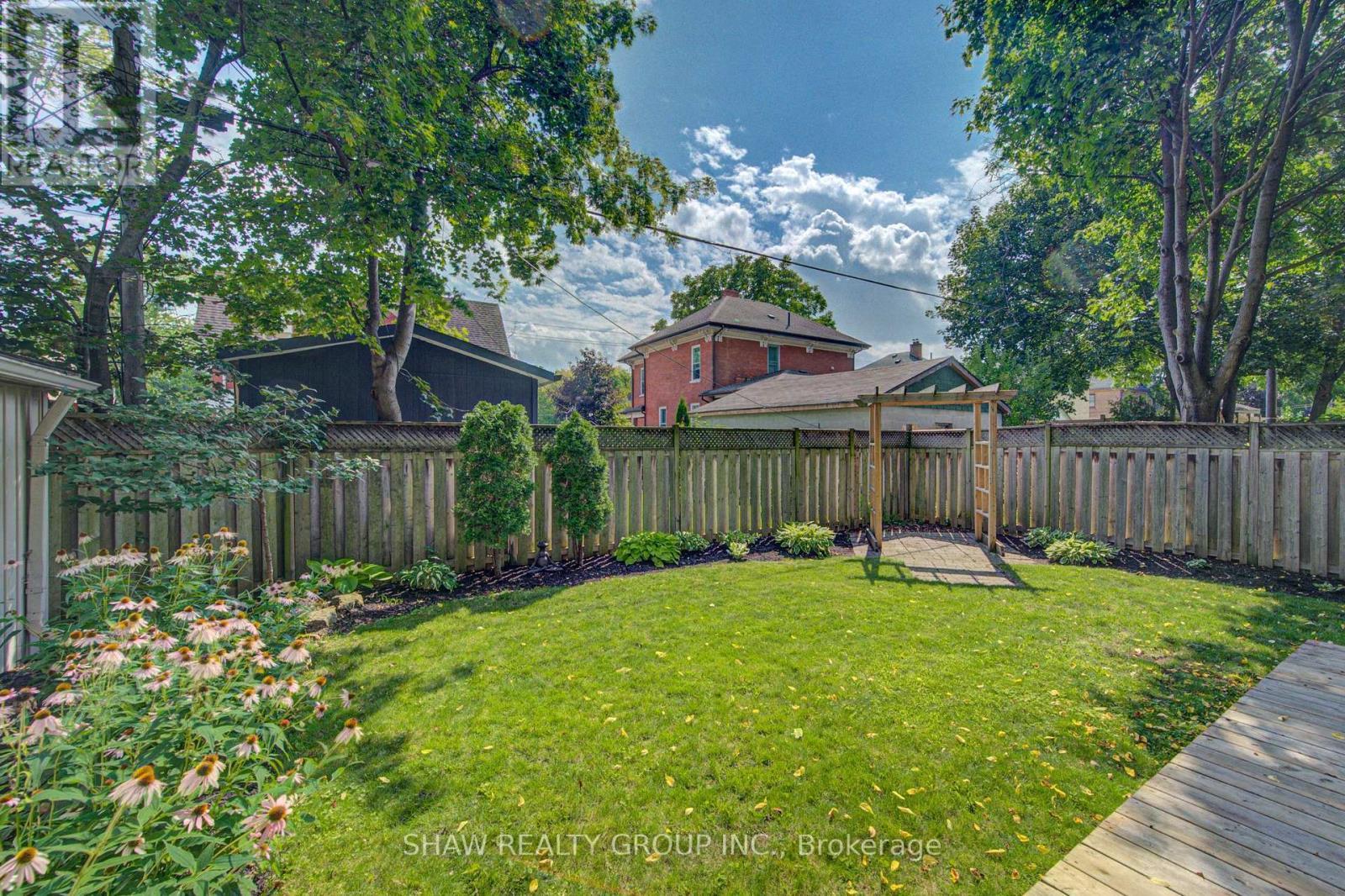 15 Gilholm Avenue, Cambridge, ON