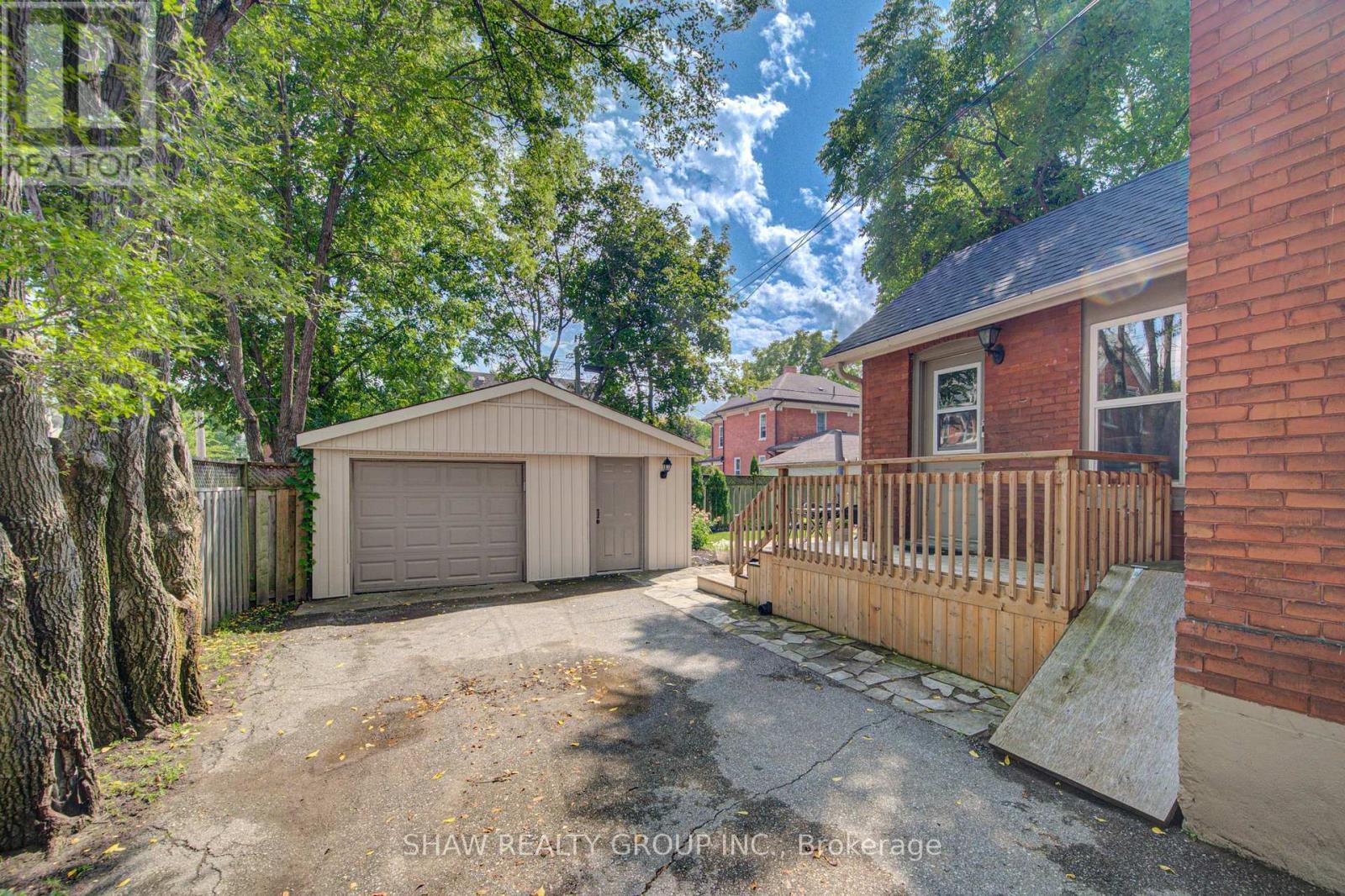 15 Gilholm Avenue, Cambridge, ON