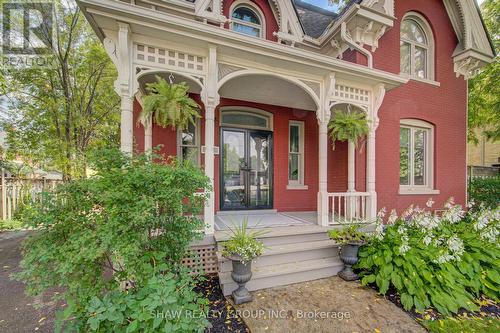 15 Gilholm Avenue, Cambridge, ON 