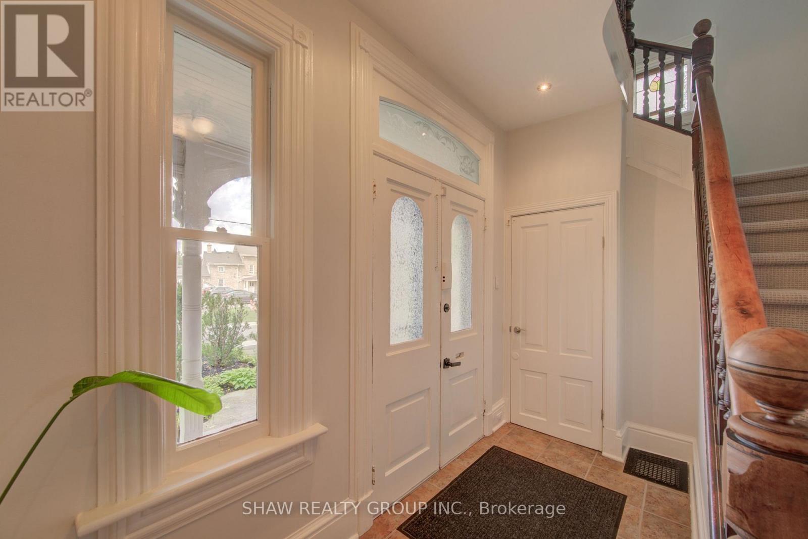 15 Gilholm Avenue, Cambridge, ON