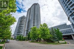 2220 - 181 VILLAGE GREEN SQUARE Toronto, ON M1S 0K6