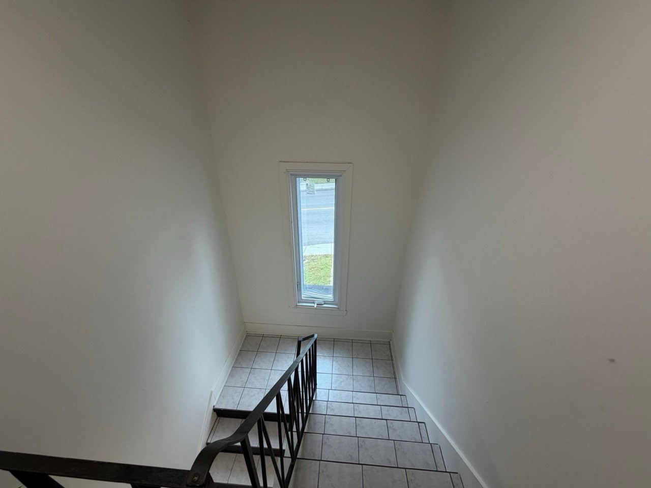 Staircase - 360 Rue Castonguay, Saint-Jérôme, QC