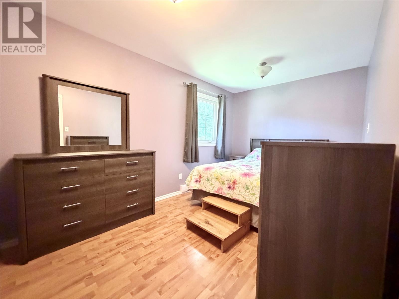 92 Midland Row, Pasadena, NL