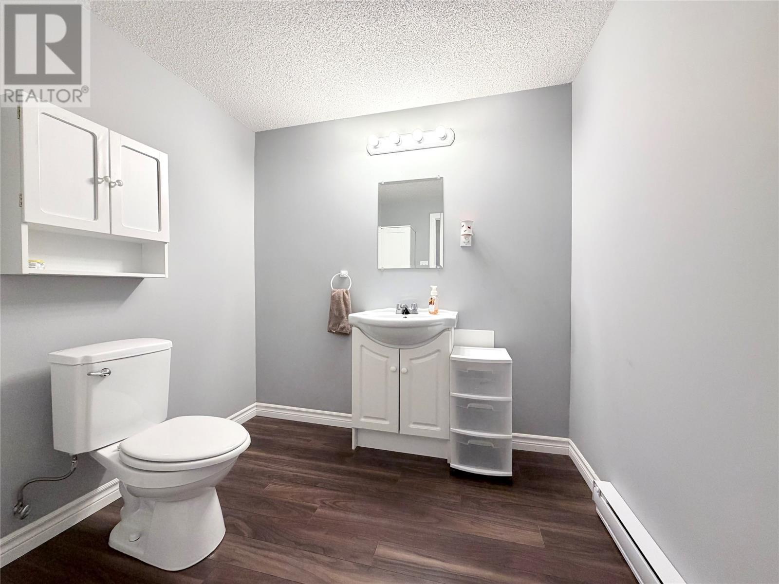 92 Midland Row, Pasadena, NL