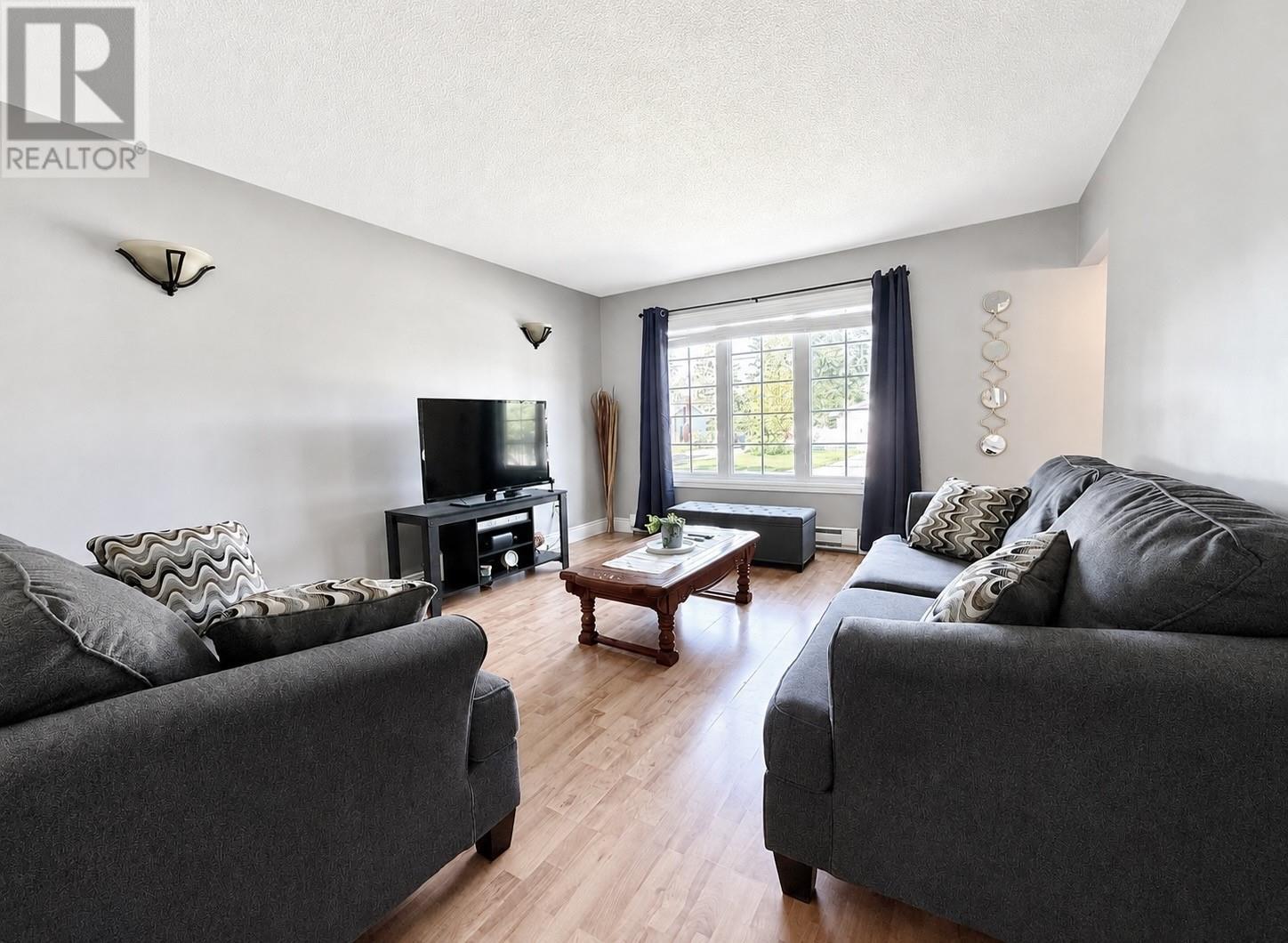 92 Midland Row, Pasadena, NL