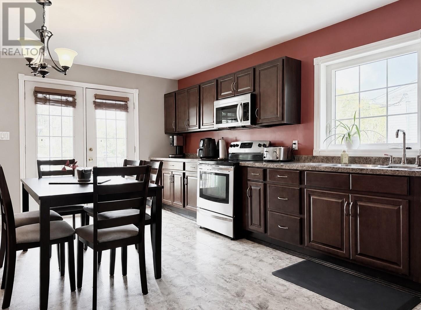 92 Midland Row, Pasadena, NL