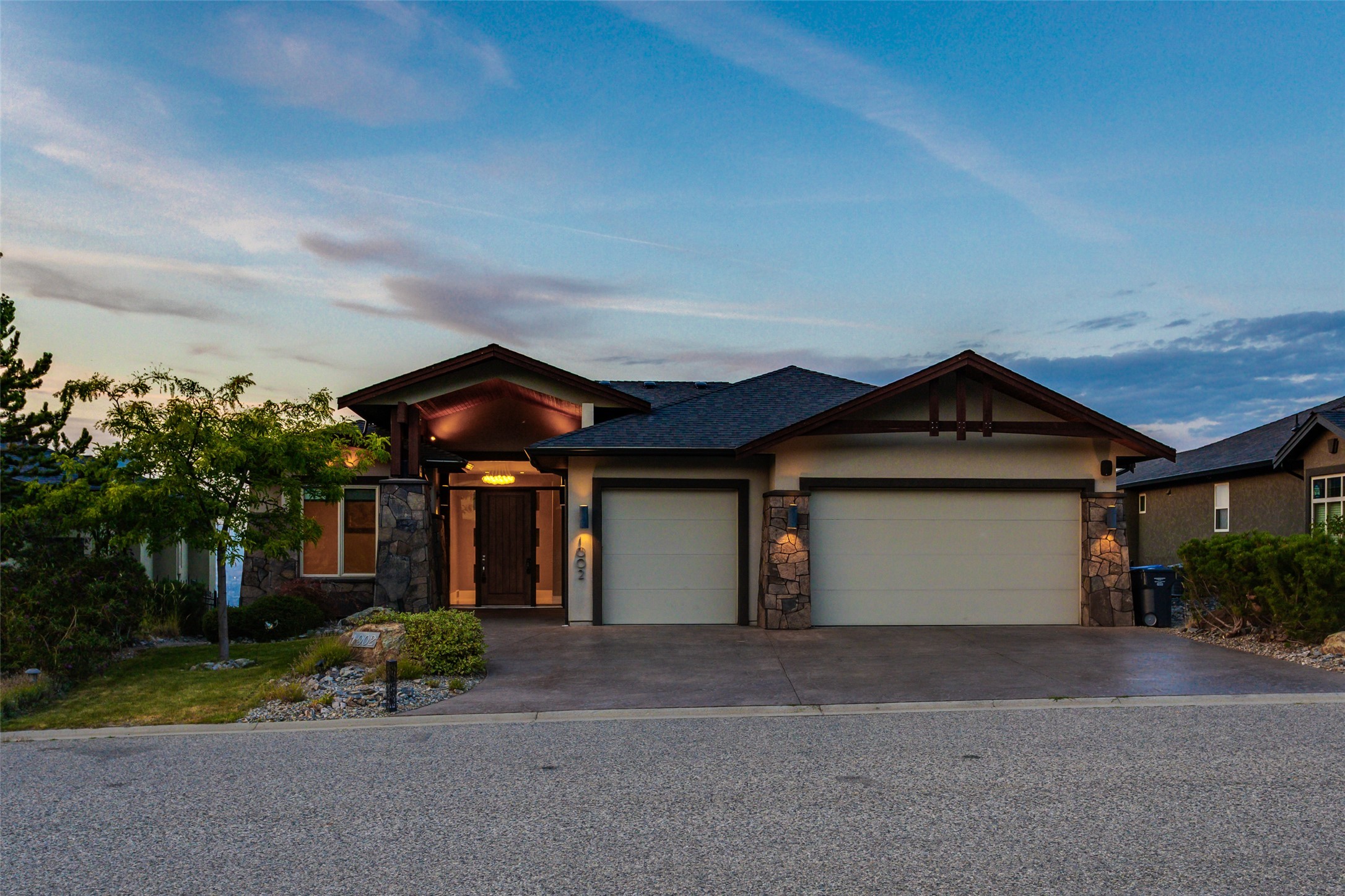 1002 Hewetson Avenue, Kelowna, BC