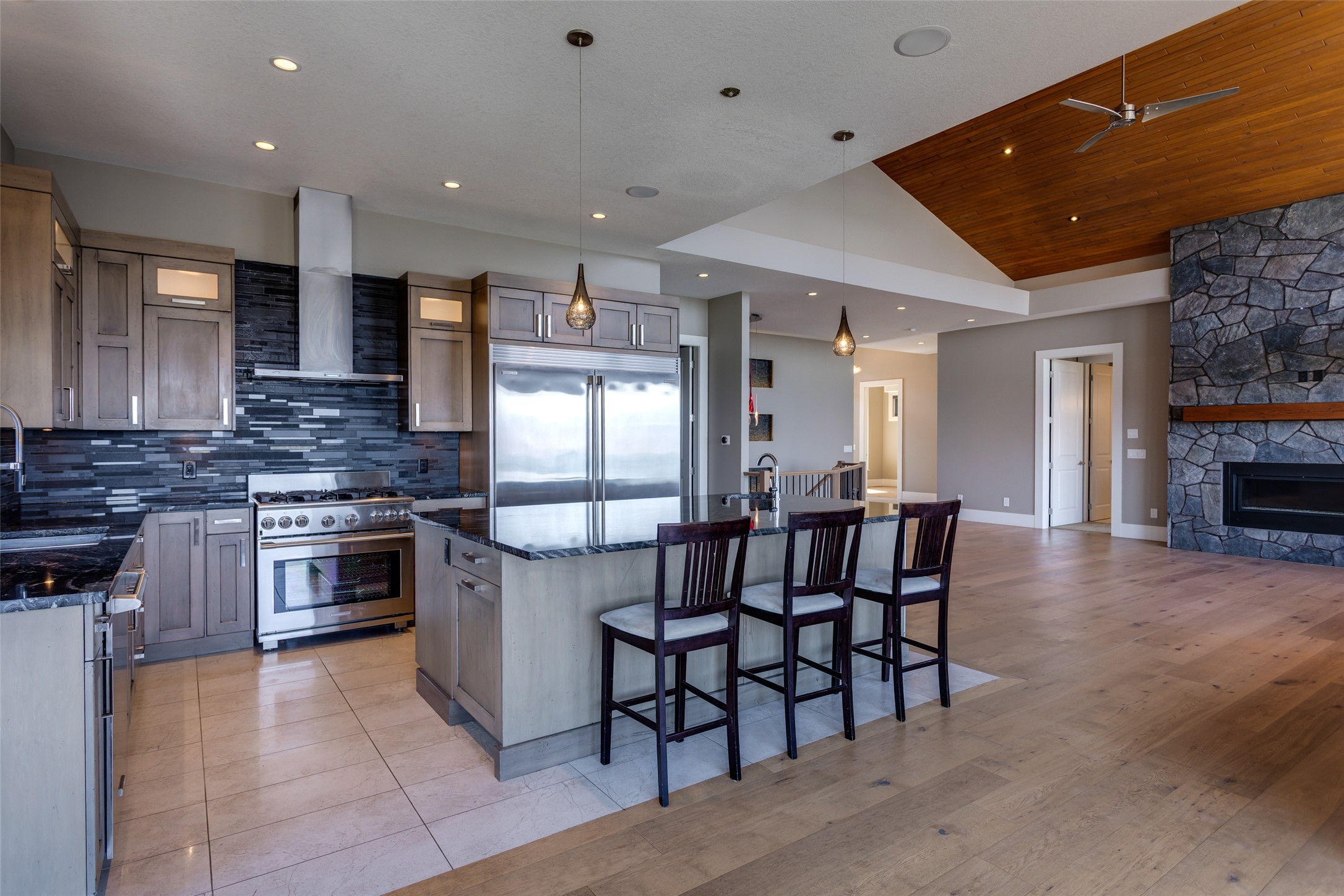 1002 Hewetson Avenue, Kelowna, BC