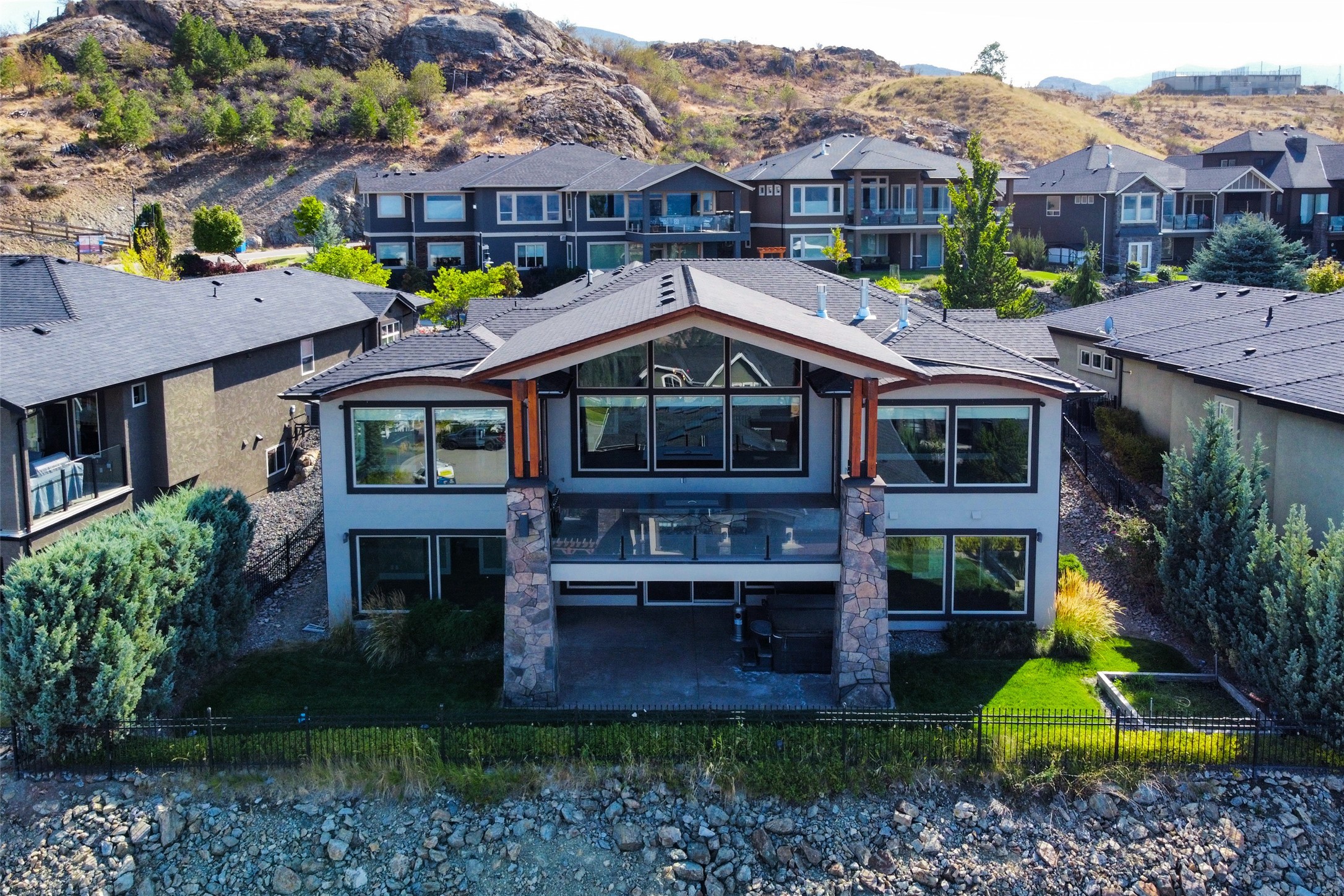 1002 Hewetson Avenue, Kelowna, BC