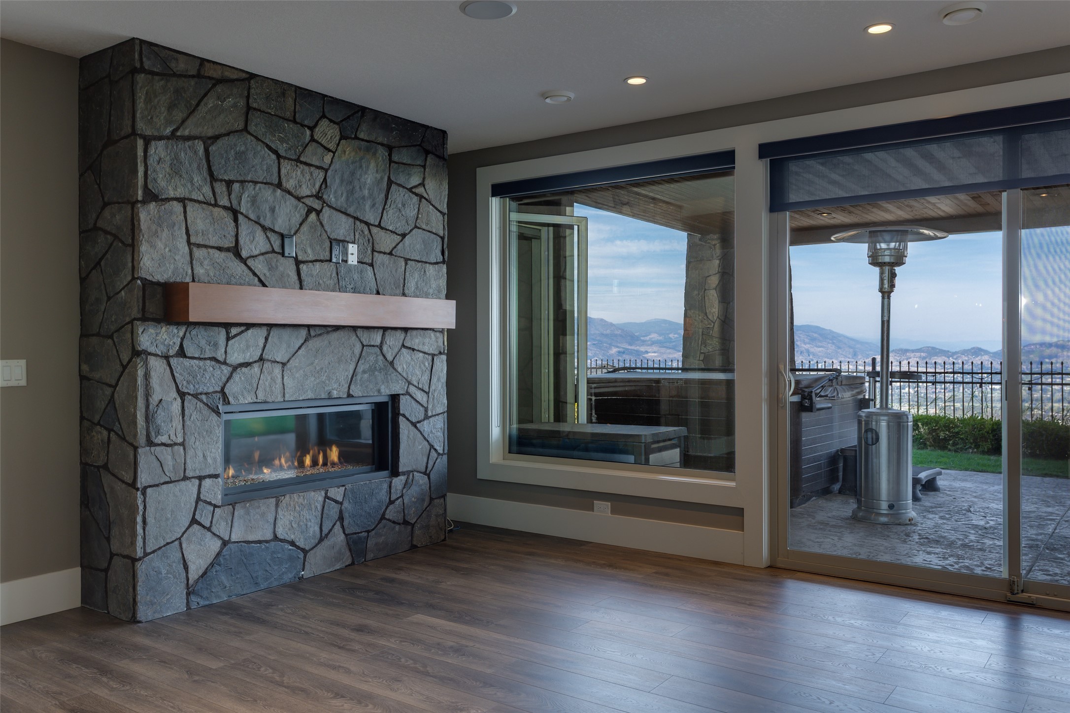 1002 Hewetson Avenue, Kelowna, BC