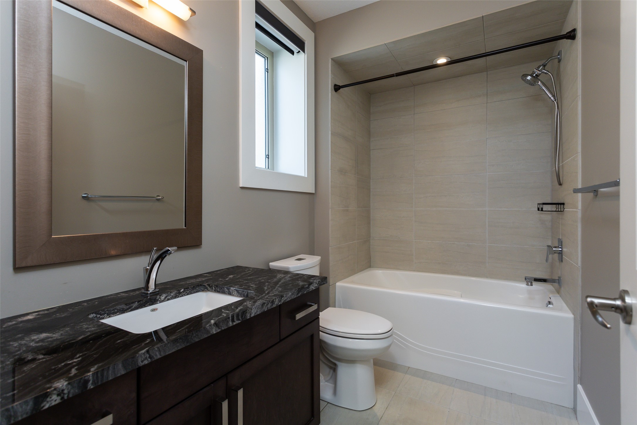 1002 Hewetson Avenue, Kelowna, BC