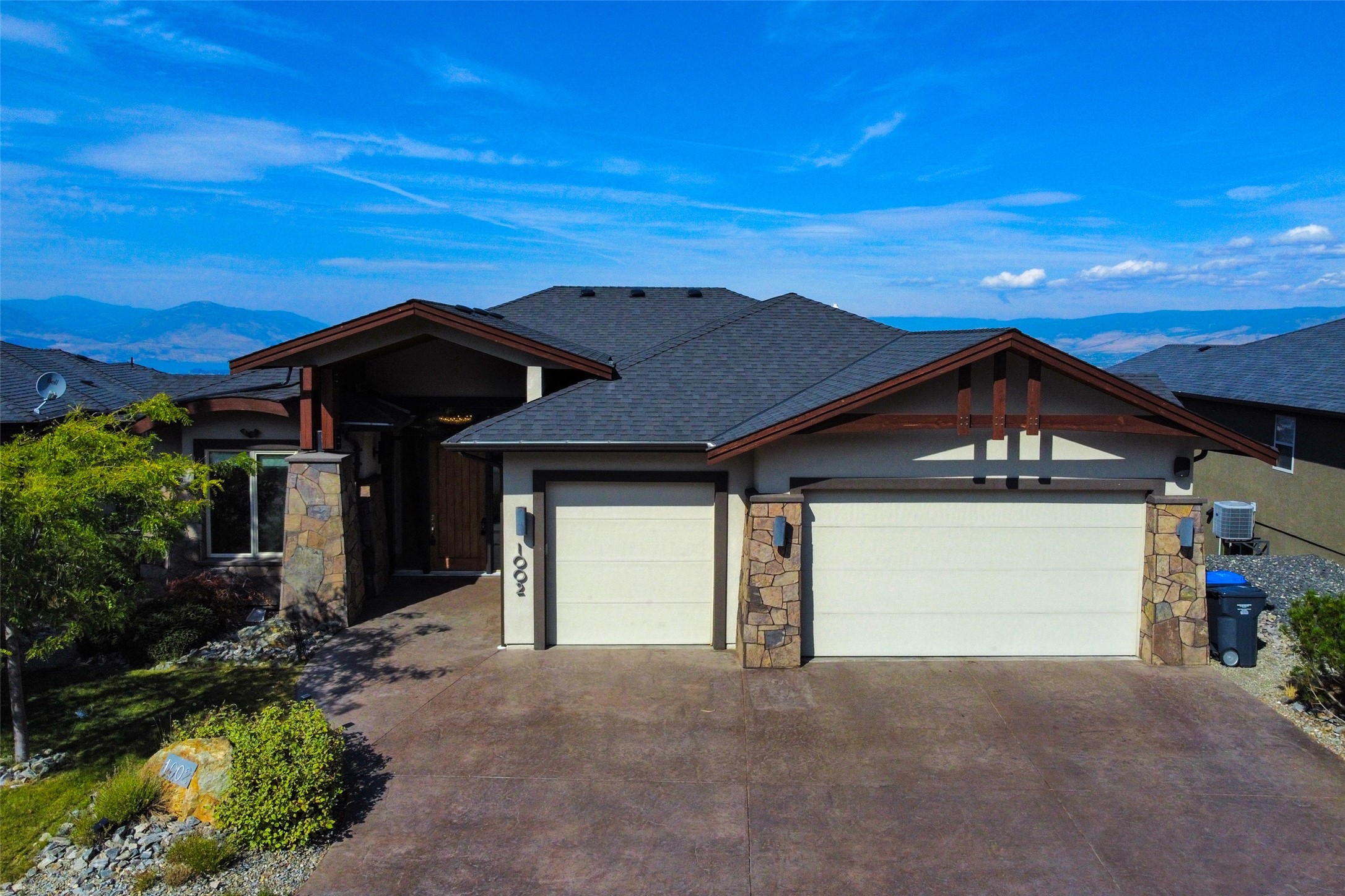 1002 Hewetson Avenue, Kelowna, BC