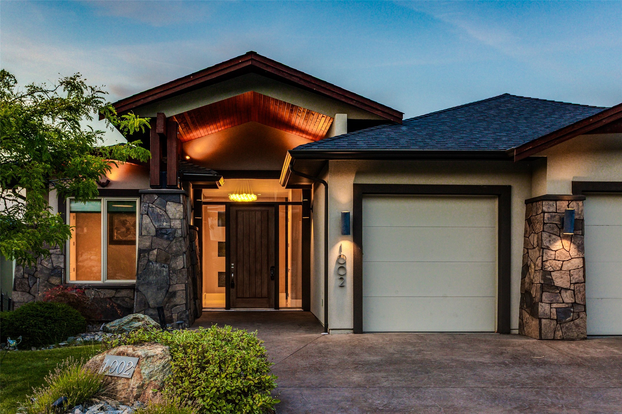 1002 Hewetson Avenue, Kelowna, BC
