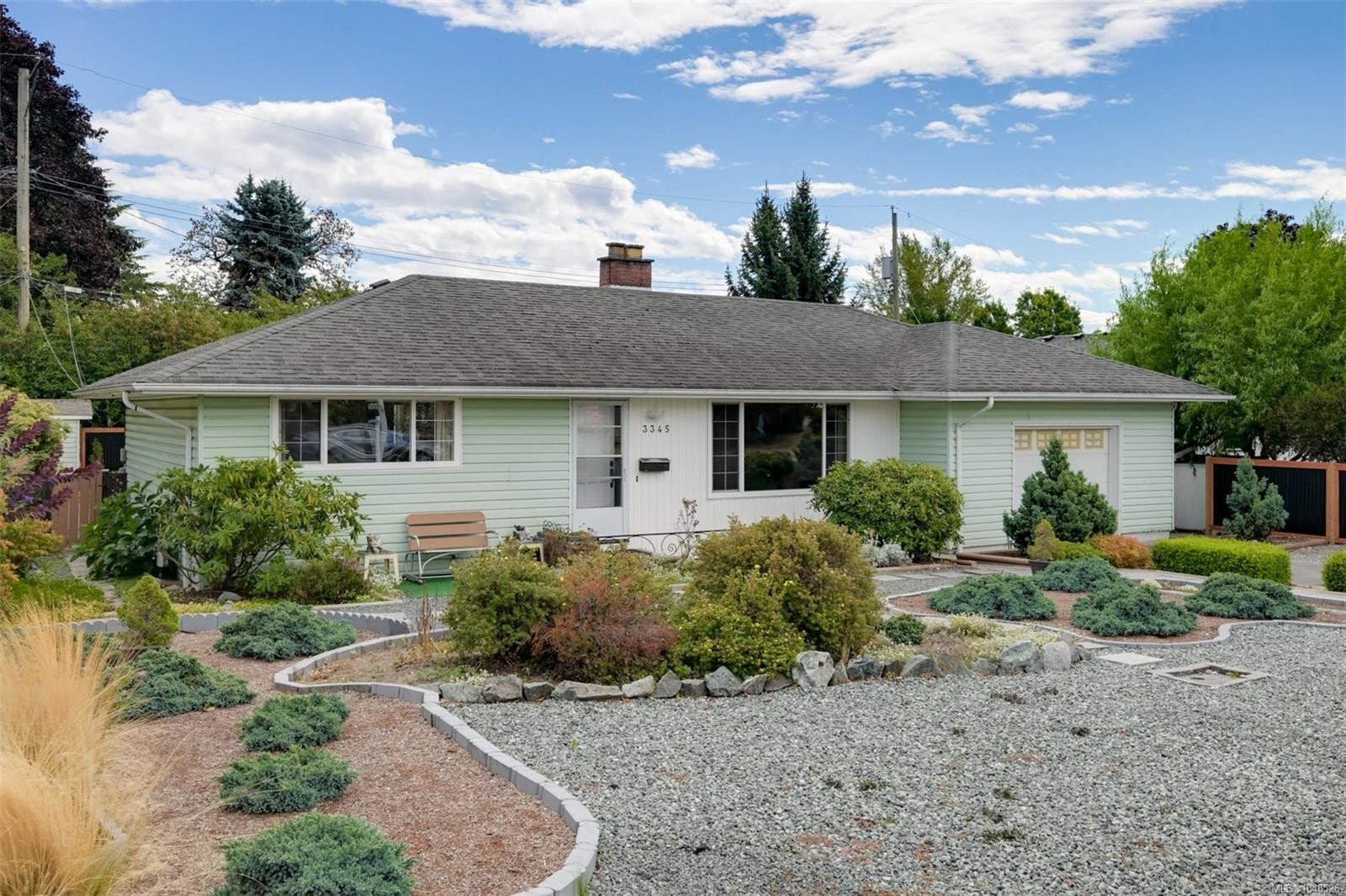 3345 Biscoe Dr, Saanich, BC