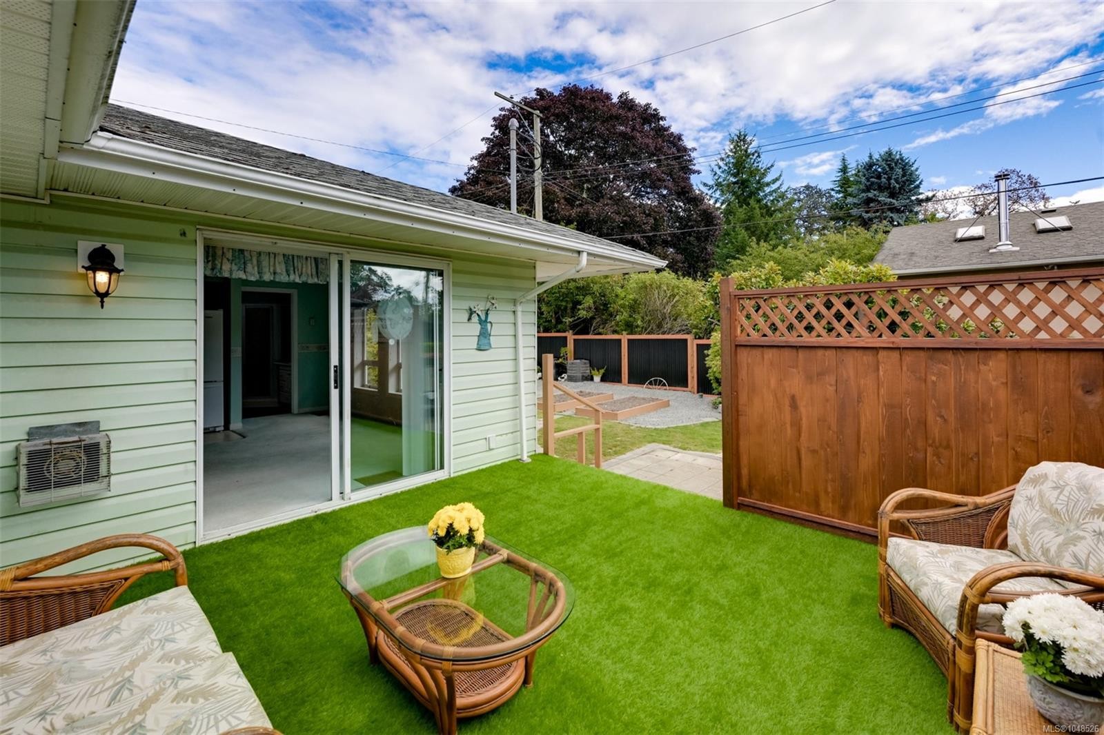 3345 Biscoe Dr, Saanich, BC