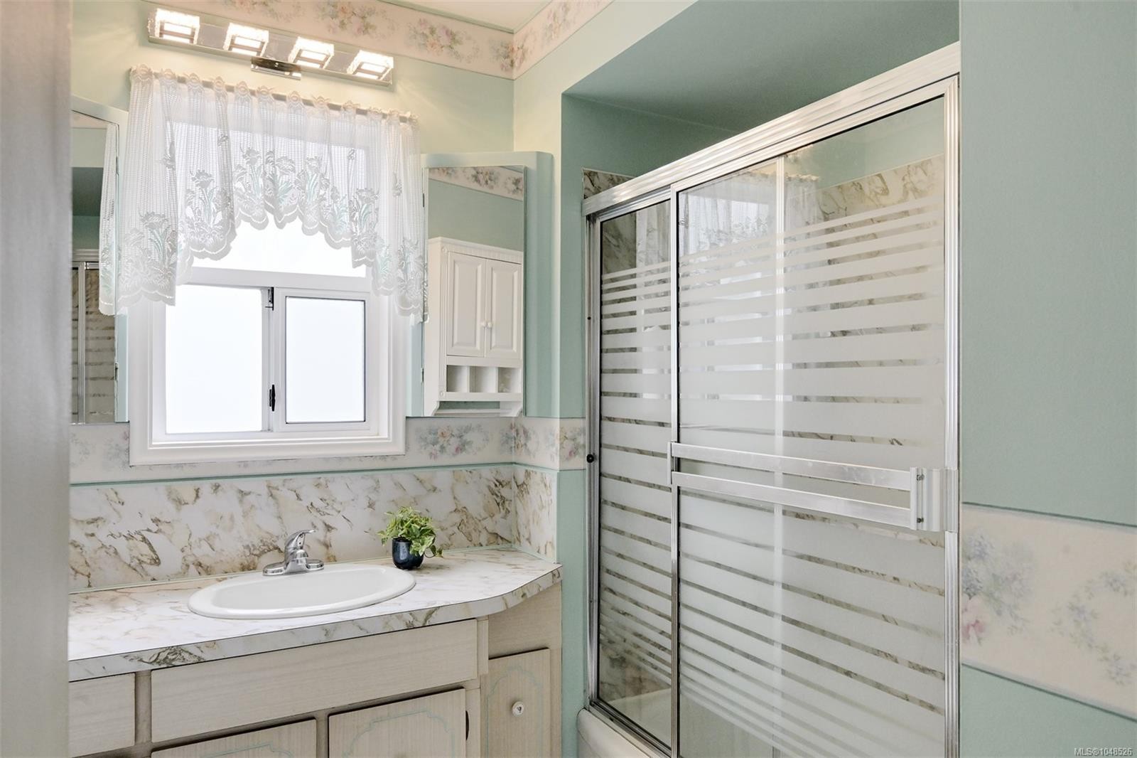 3345 Biscoe Dr, Saanich, BC