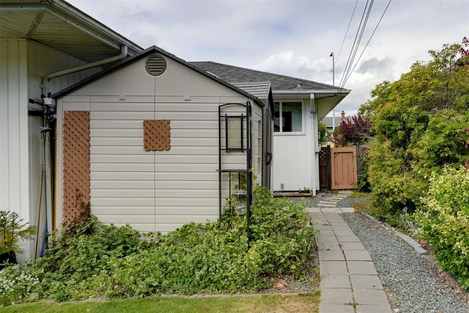 3345 Biscoe Dr, Saanich, BC