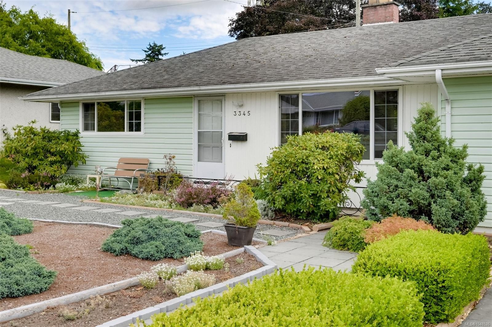 3345 Biscoe Dr, Saanich, BC