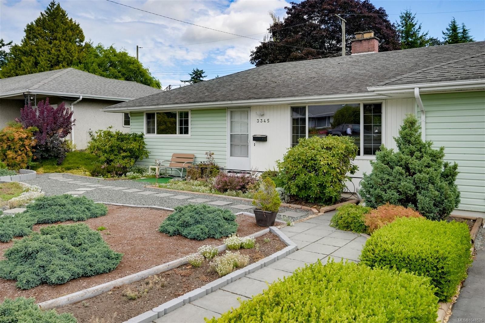 3345 Biscoe Dr, Saanich, BC