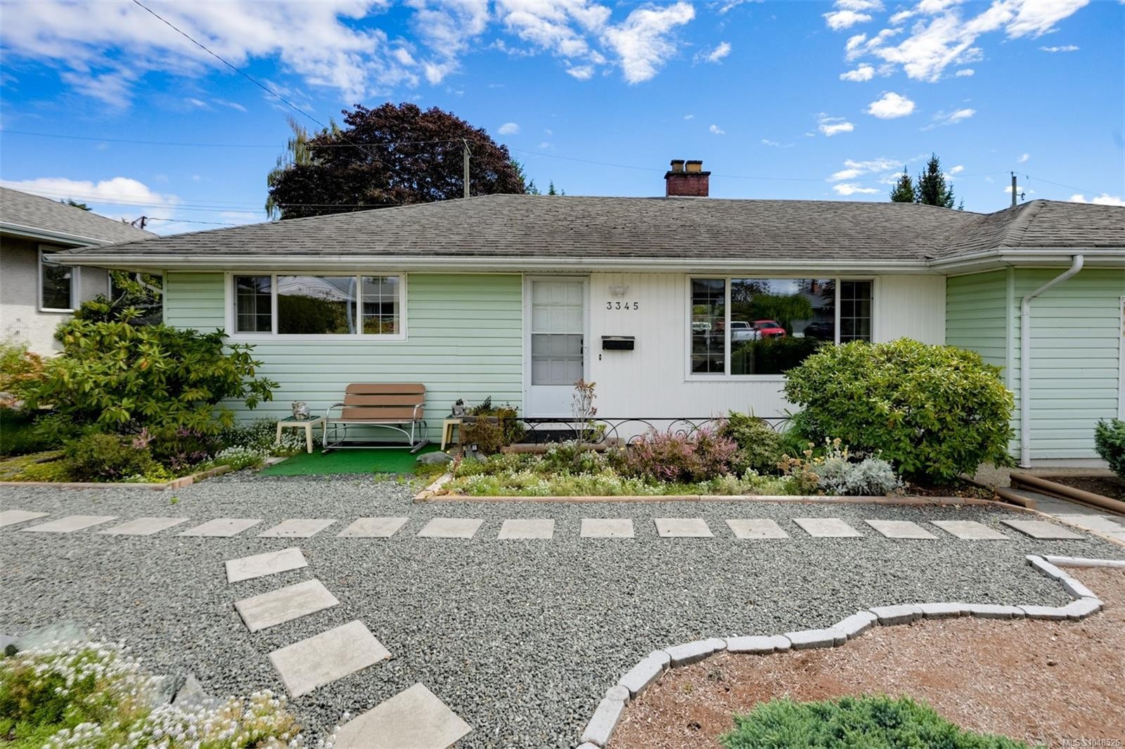 3345 Biscoe Dr, Saanich, BC